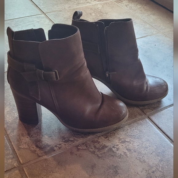 Brown booties - Picture 2 of 5
